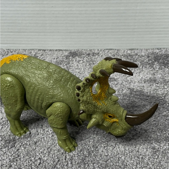 Mattel Jurassic World: Dominion Roar Strikers Sinoceratops Dinosaur Figure Works - Picture 9 of 9